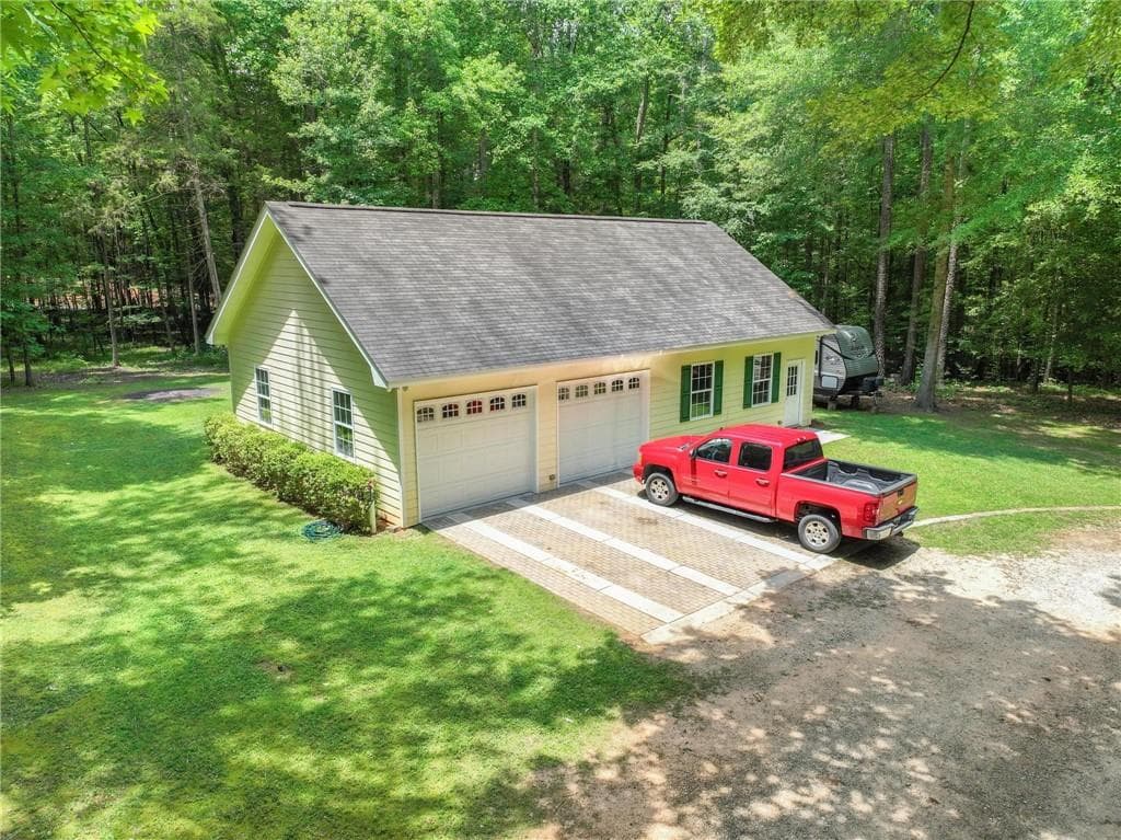 4 bedroom, 3 bathroom, 2,512 sq ft single family residence for sale at 121 Katy Lake Road, Jackson, GA 30233 — photo 2