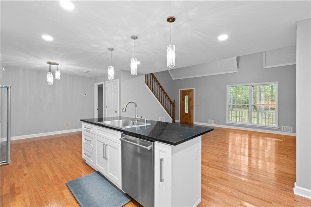 4 bedroom, 3 bathroom, 2,512 sq ft single family residence for sale at 121 Katy Lake Road, Jackson, GA 30233 — photo 10