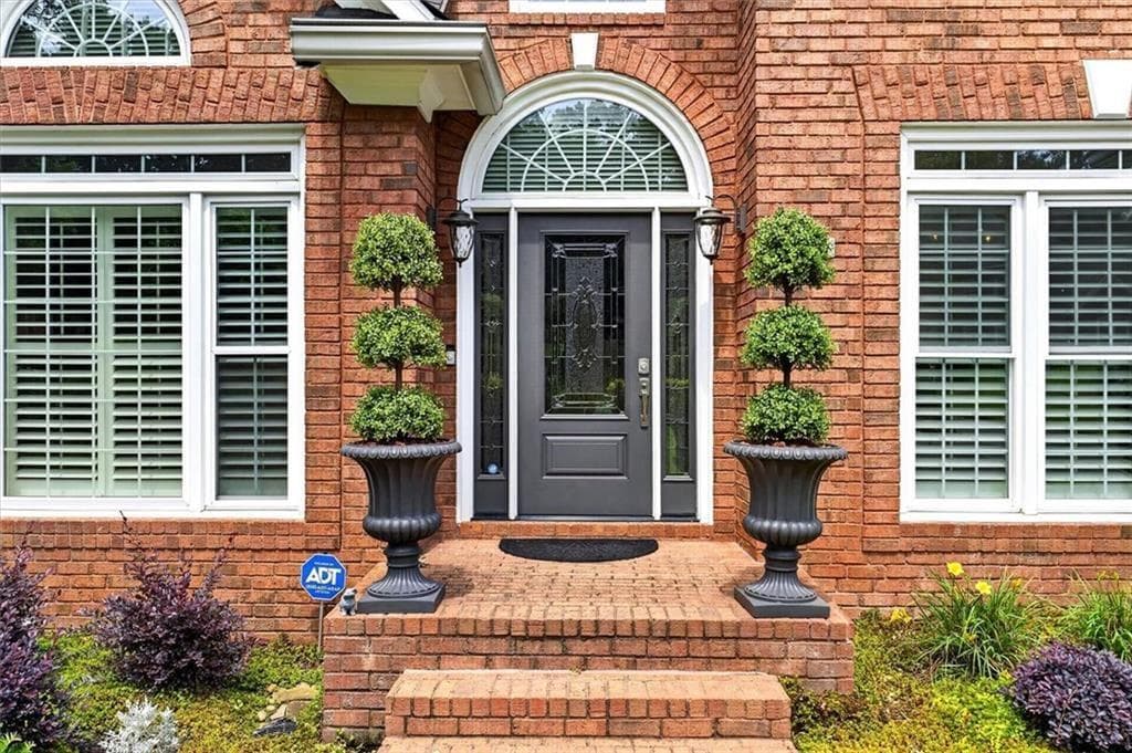 4 bedroom, 4 bathroom, 4,462 sq ft single family residence for sale at 4850 Grandview Trace, Roswell, GA 30075 — photo 2