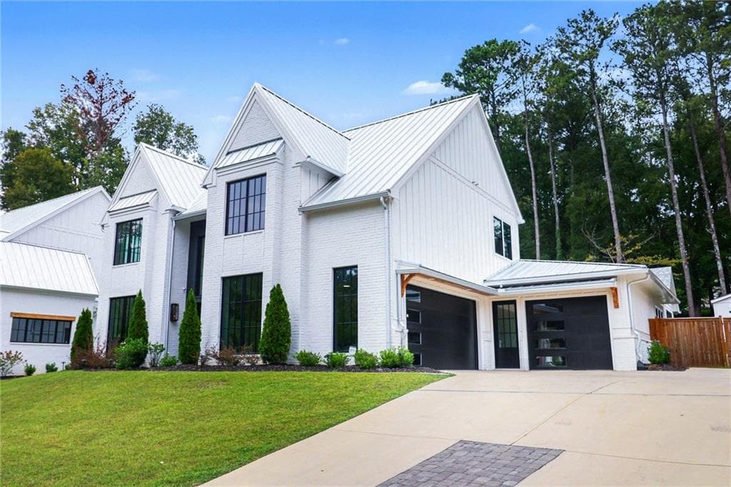 5 bedroom, 5 bathroom, 5,434 sq ft single family residence for sale at 450 Allyson Circle, Alpharetta, GA 30009 — photo 4