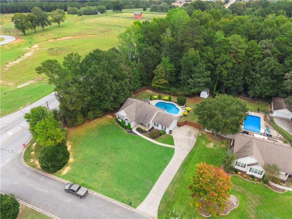 3 bedroom, 2 bathroom, 1,529 sq ft single family residence for sale at 10 Chemin Place, Sharpsburg, GA 30277 — photo 2