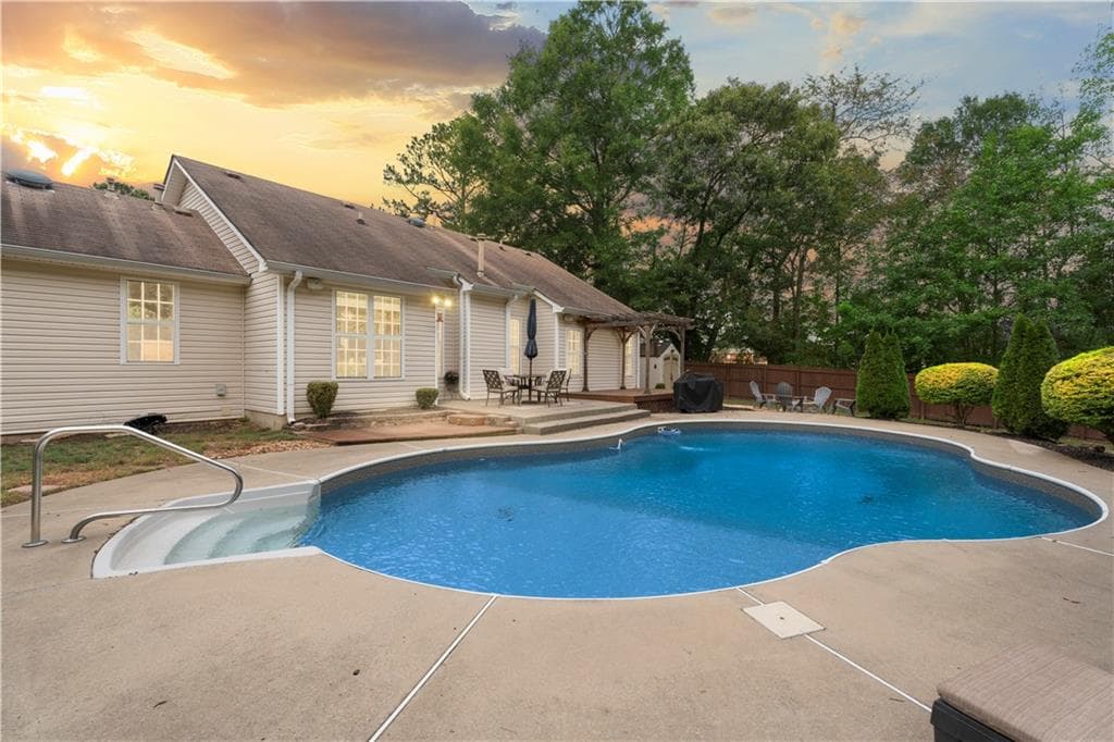 3 bedroom, 2 bathroom, 1,529 sq ft single family residence for sale at 10 Chemin Place, Sharpsburg, GA 30277 — photo 3