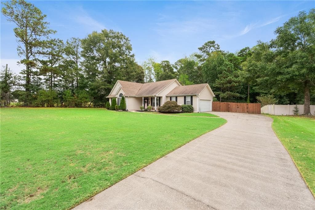 3 bedroom, 2 bathroom, 1,529 sq ft single family residence for sale at 10 Chemin Place, Sharpsburg, GA 30277 — photo 4