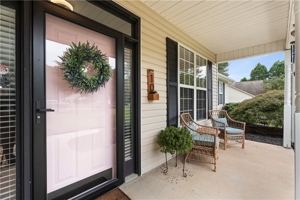 3 bedroom, 2 bathroom, 1,529 sq ft single family residence for sale at 10 Chemin Place, Sharpsburg, GA 30277 — photo 5