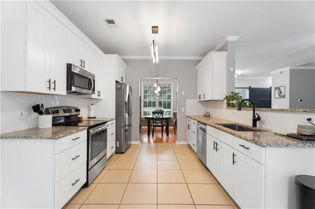 3 bedroom, 2 bathroom, 1,529 sq ft single family residence for sale at 10 Chemin Place, Sharpsburg, GA 30277 — photo 8