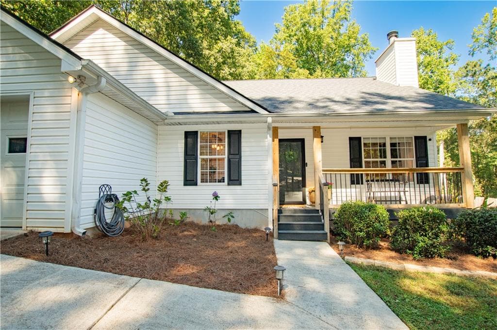 3 bedroom, 2 bathroom, 1,380 sq ft single family residence for sale at 5727 Kings Court, Bethlehem, GA 30620 — photo 4