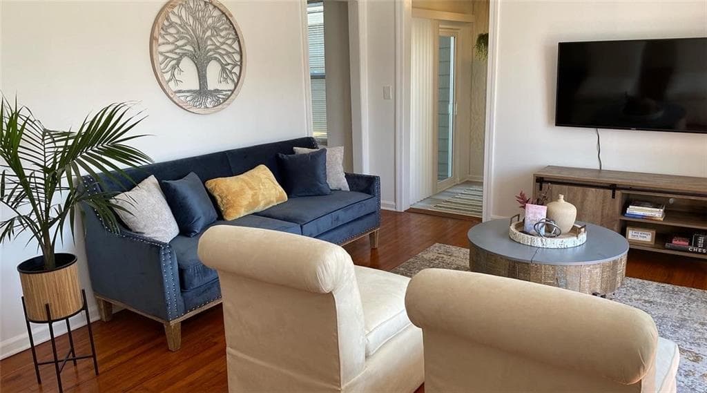 3 bedroom, 2 bathroom, 1,425 sq ft single family residence for sale at 652 North Avenue, Forest Park, GA 30297 — photo 1 of 22