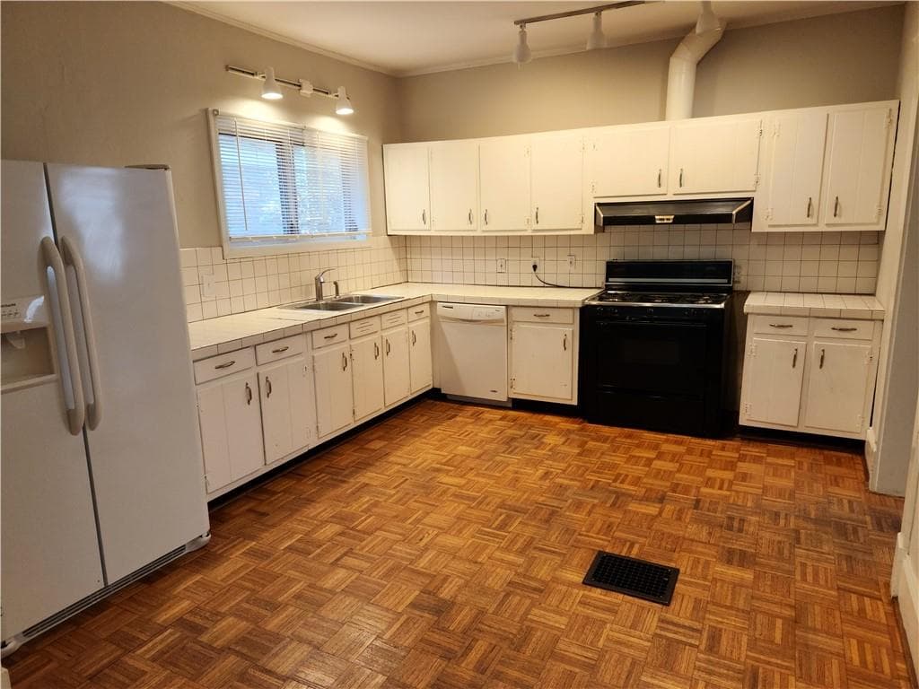2 bedroom, 1 bathroom, 1,596 sq ft single family residence for rent at 1024 Highland View, Atlanta, GA 30306 for $2,950 a month — photo 8