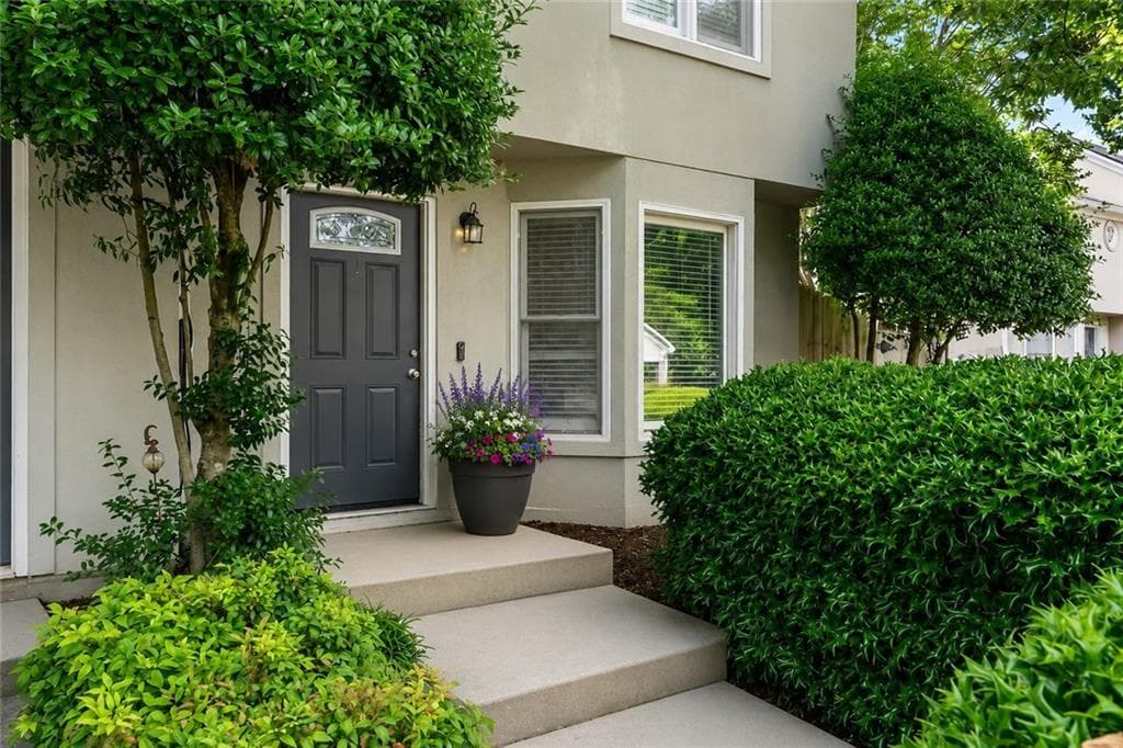 2 bedroom, 3 bathroom, 1,252 sq ft townhouse for sale at 502 Defoors Lndg, Atlanta, GA 30318