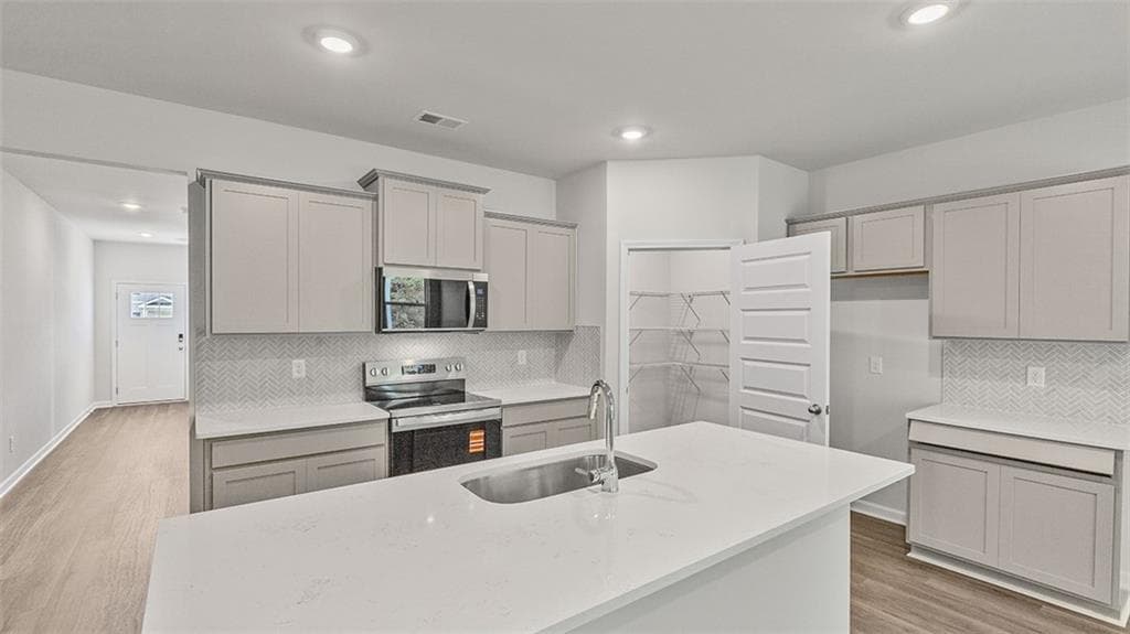 5 bedroom, 3 bathroom, 2,182 sq ft single family residence for sale at 518 Alder Lane Court, Griffin, GA 30223 — photo 3