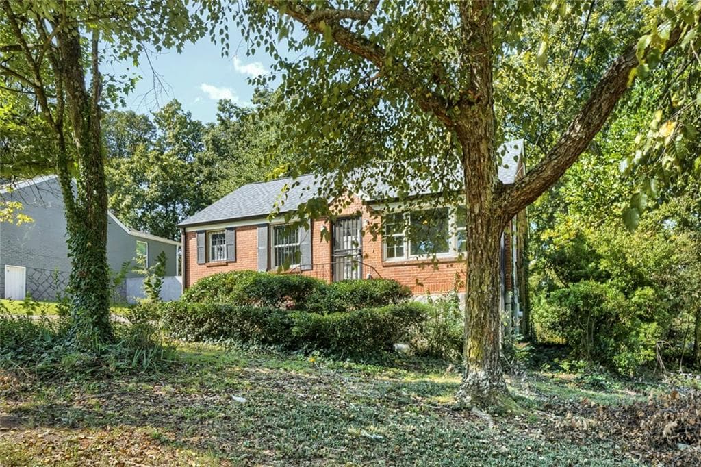 2 bedroom, 1 bathroom, 1,055 sq ft single family residence for rent at 1867 Glendale Drive, Decatur, GA 30032 for $1,595 a month — photo 3