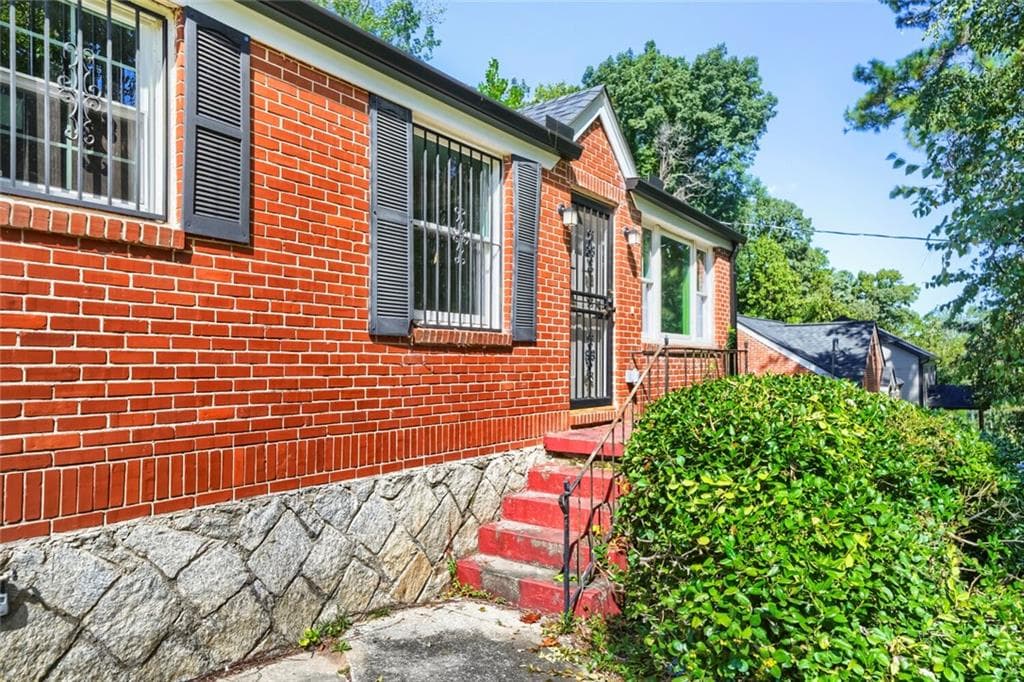 2 bedroom, 1 bathroom, 1,055 sq ft single family residence for rent at 1867 Glendale Drive, Decatur, GA 30032 for $1,595 a month — photo 5