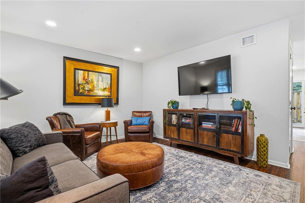 2 bedroom, 3 bathroom, 1,252 sq ft townhouse for sale at 68 Monet Court, Atlanta, GA 30327 — photo 5