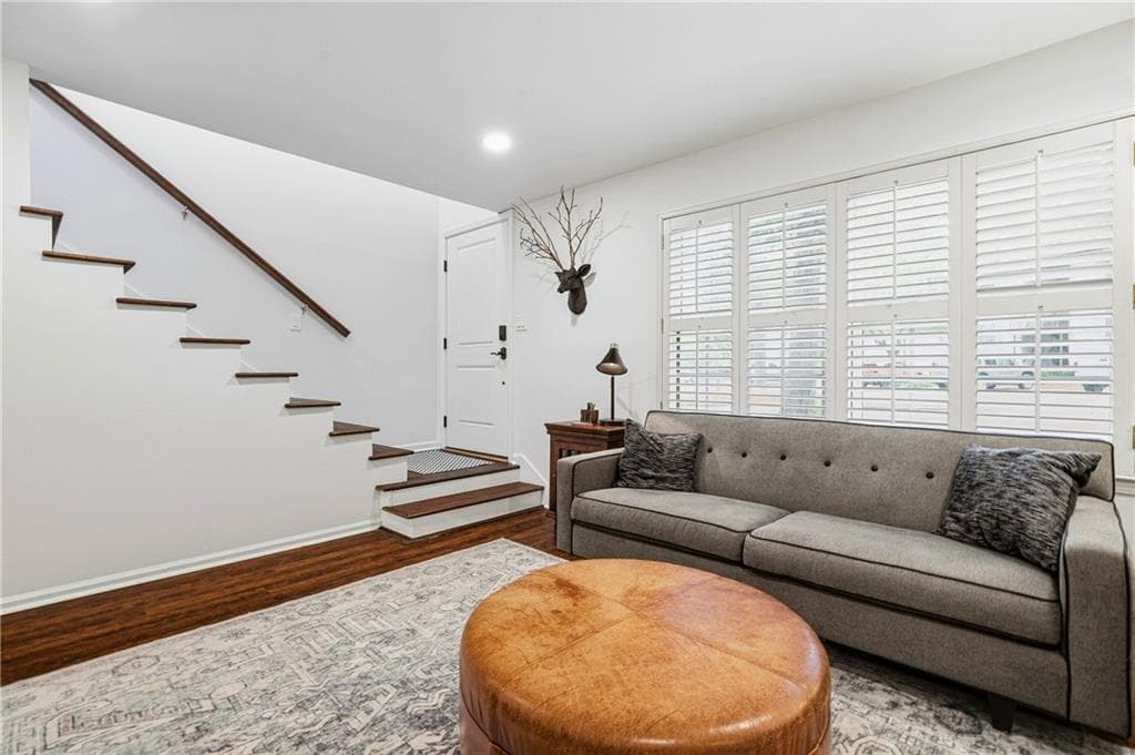 2 bedroom, 3 bathroom, 1,252 sq ft townhouse for sale at 68 Monet Court, Atlanta, GA 30327 — photo 2