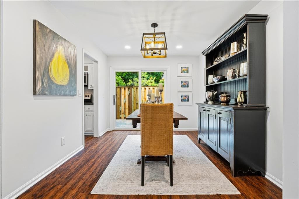 2 bedroom, 3 bathroom, 1,252 sq ft townhouse for sale at 68 Monet Court, Atlanta, GA 30327 — photo 6