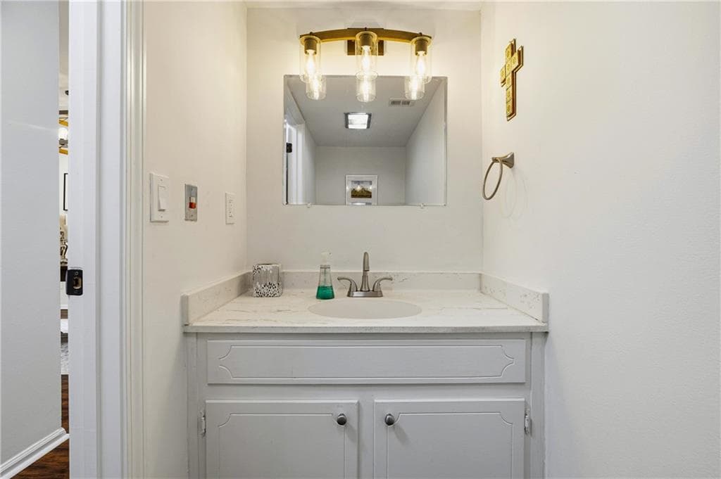 2 bedroom, 3 bathroom, 1,252 sq ft townhouse for sale at 68 Monet Court, Atlanta, GA 30327 — photo 9
