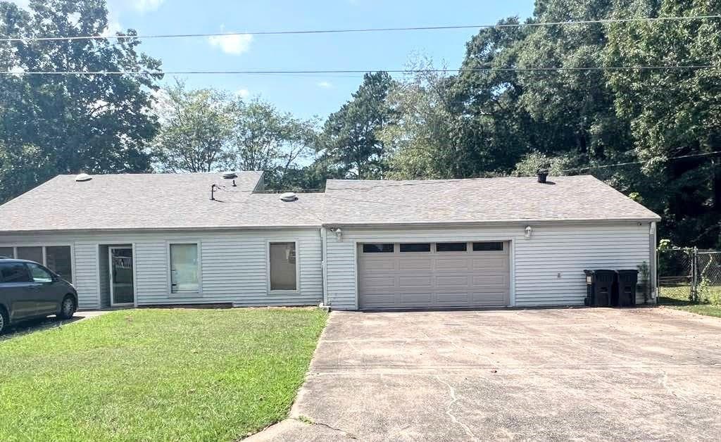 4 bedroom, 2 bathroom, 2,015 sq ft single family residence for rent at 4655 N View Road, Kennesaw, GA 30144 for $2,100 a month — photo 1 of 17