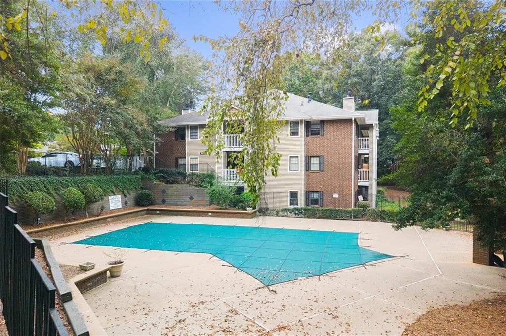 2 bedroom, 2 bathroom, 1,150 sq ft condominium for sale at 704 Barrington Hills Drive, Sandy Springs, GA 30350 — photo 5