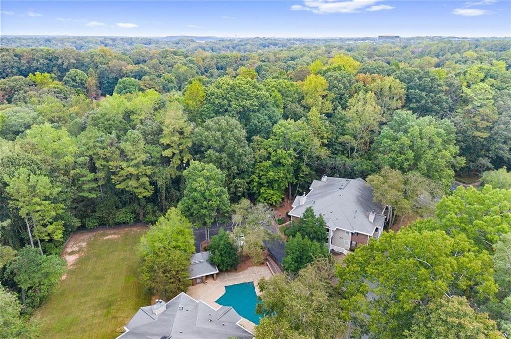2 bedroom, 2 bathroom, 1,150 sq ft condominium for sale at 704 Barrington Hills Drive, Sandy Springs, GA 30350 — photo 4