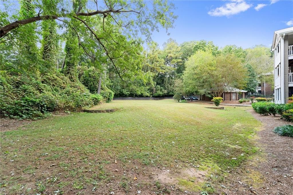2 bedroom, 2 bathroom, 1,150 sq ft condominium for sale at 704 Barrington Hills Drive, Sandy Springs, GA 30350 — photo 6