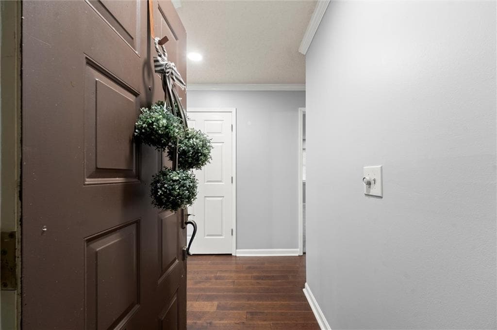 2 bedroom, 2 bathroom, 1,150 sq ft condominium for sale at 704 Barrington Hills Drive, Sandy Springs, GA 30350 — photo 7