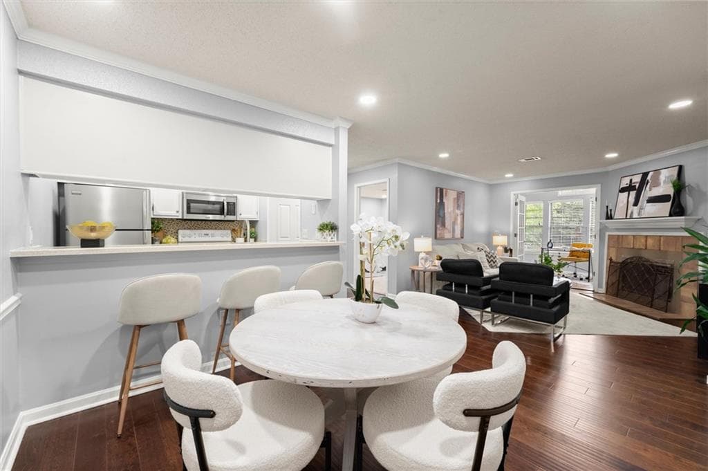 2 bedroom, 2 bathroom, 1,150 sq ft condominium for sale at 704 Barrington Hills Drive, Sandy Springs, GA 30350 — photo 9