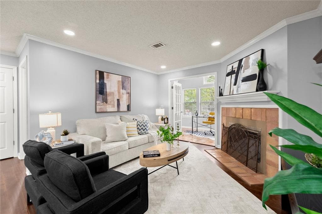 2 bedroom, 2 bathroom, 1,150 sq ft condominium for sale at 704 Barrington Hills Drive, Sandy Springs, GA 30350 — photo 1 of 40