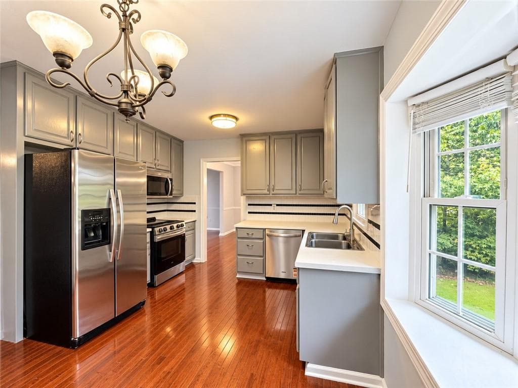 4 bedroom, 3 bathroom, 2,325 sq ft single family residence for sale at 4769 Dunover Circle, Doraville, GA 30360 — photo 9