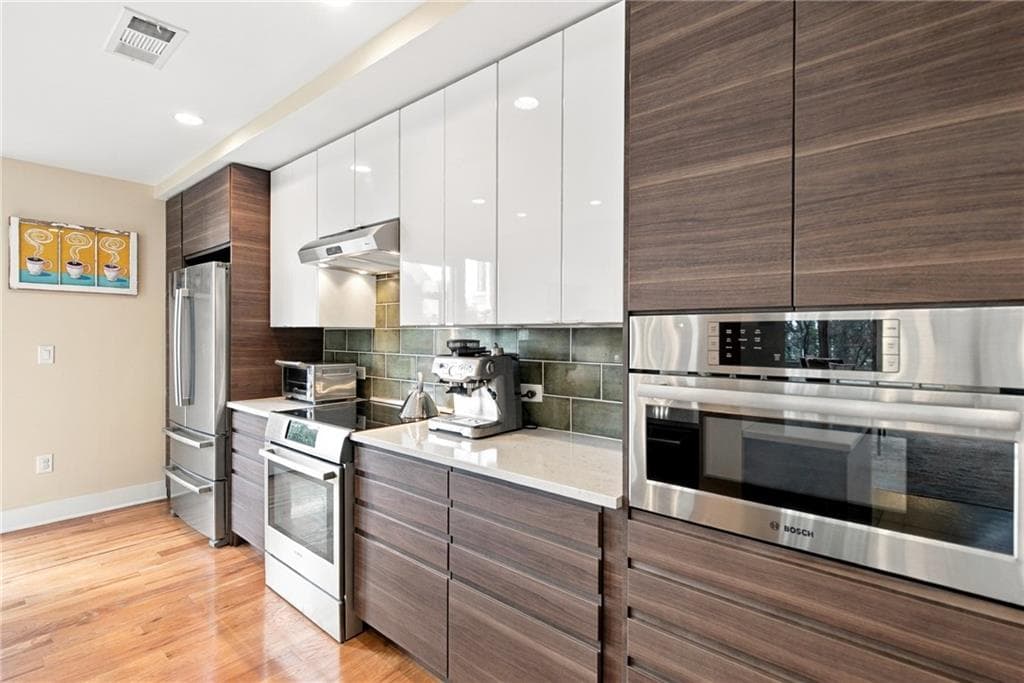 2 bedroom, 2 bathroom, 1,480 sq ft condominium for sale at 565 Peachtree Street 702, Atlanta, GA 30308 — photo 2