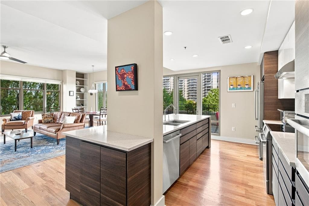 2 bedroom, 2 bathroom, 1,480 sq ft condominium for sale at 565 Peachtree Street 702, Atlanta, GA 30308 — photo 4