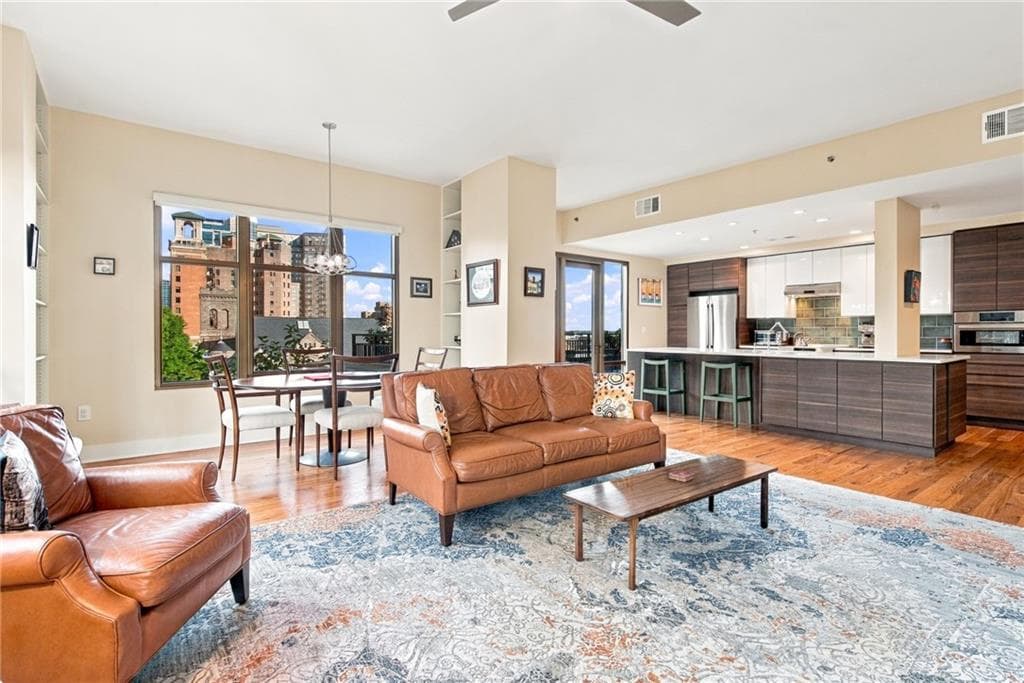 2 bedroom, 2 bathroom, 1,480 sq ft condominium for sale at 565 Peachtree Street 702, Atlanta, GA 30308 — photo 6