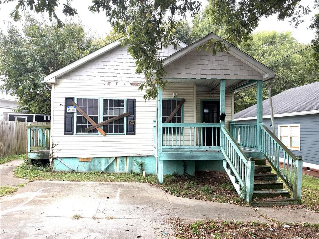 4 bedroom, 2 bathroom, 1,340 sq ft single family residence for sale at 822 White Street, Atlanta, GA 30310