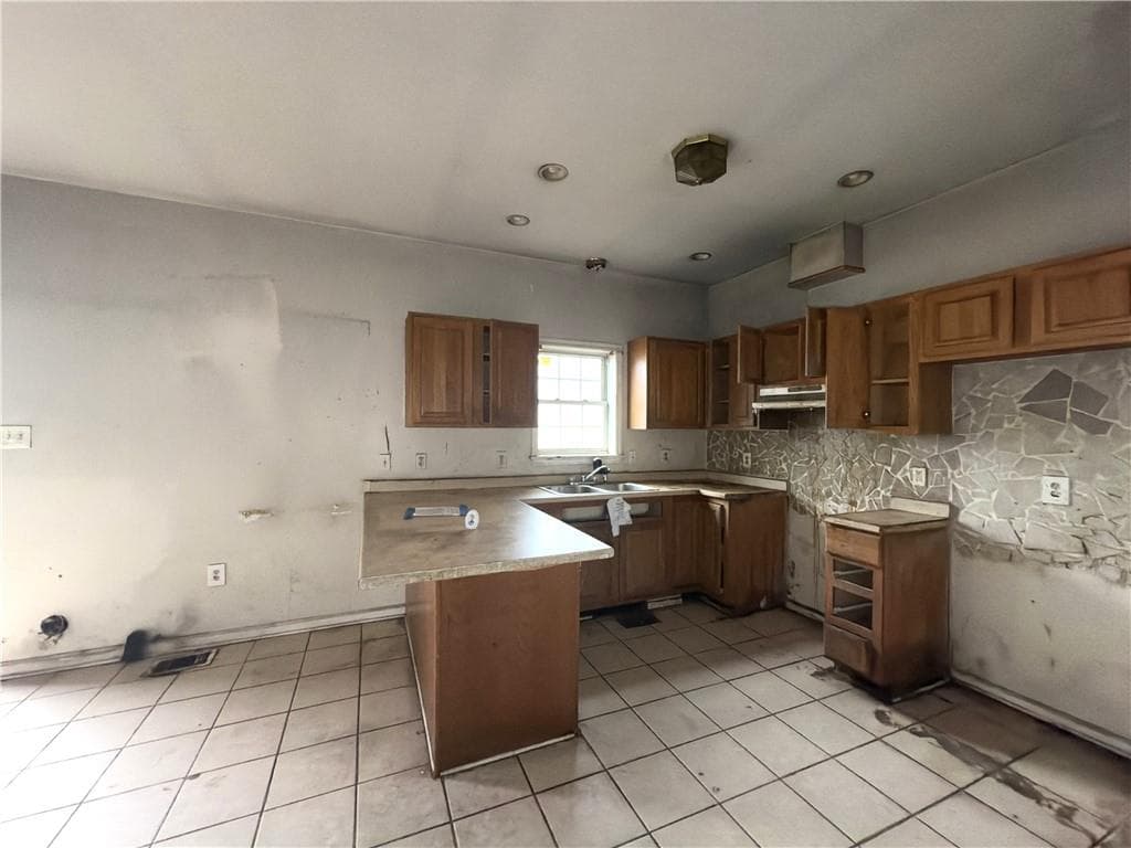 4 bedroom, 2 bathroom, 1,340 sq ft single family residence for sale at 822 White Street, Atlanta, GA 30310 — photo 3