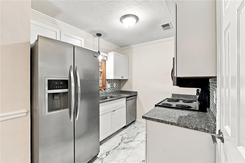 2 bedroom, 3 bathroom, 1,240 sq ft townhouse for sale at 220 Chads Ford Way, Roswell, GA 30076 — photo 9
