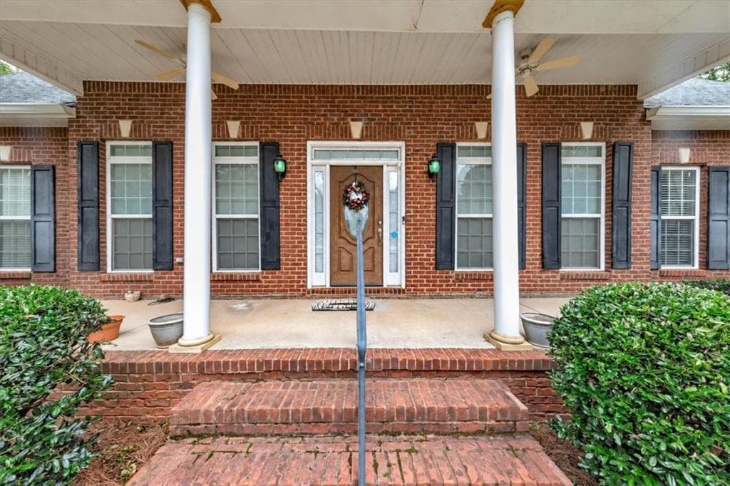 6 bedroom, 5 bathroom, 4,724 sq ft single family residence for rent at 396 Harbour Shores Drive, Jackson, GA 30233 for $2,800 a month — photo 2
