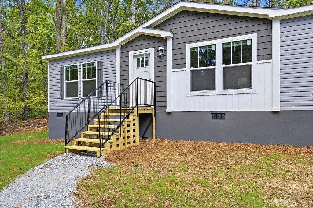 3 bedroom, 2 bathroom, 1,560 sq ft single family residence for sale at 201 S Steel Bridge Road, Eatonton, GA 31024 — photo 3
