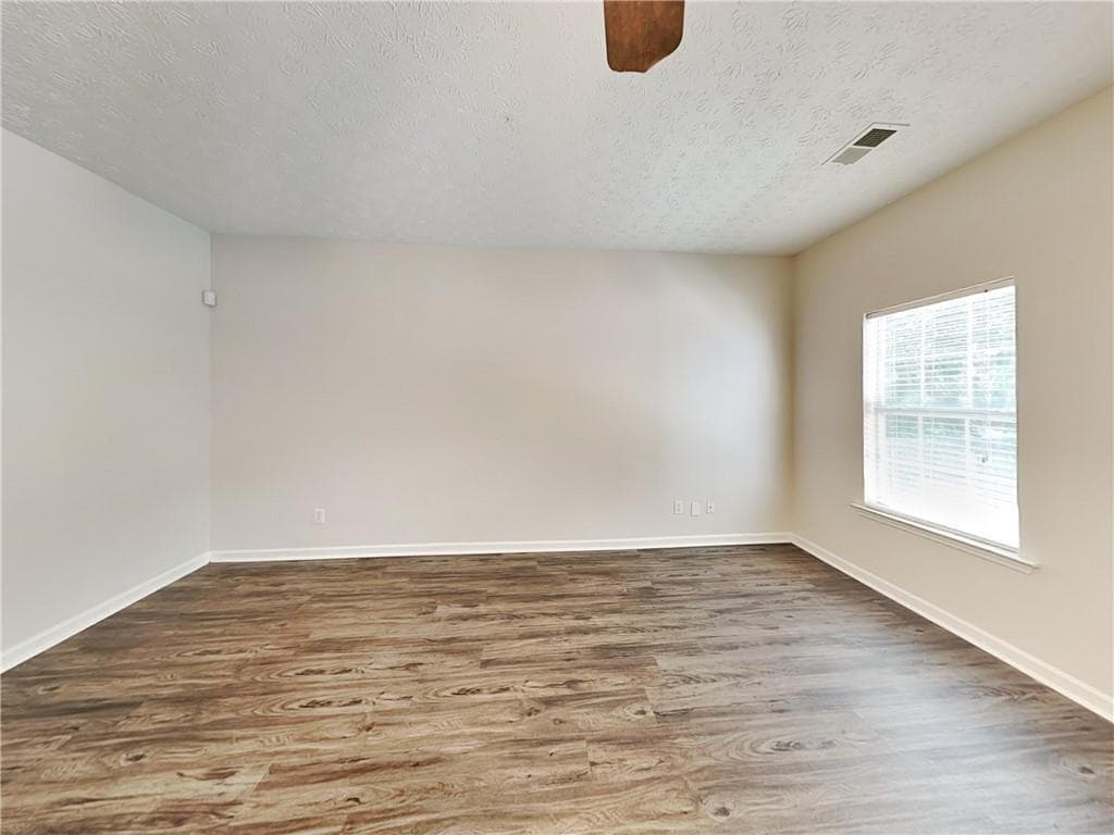 4 bedroom, 3 bathroom, 2,680 sq ft single family residence for rent at 1597 Beech Grove Drive, Hampton, GA 30228 for $2,095 a month — photo 5