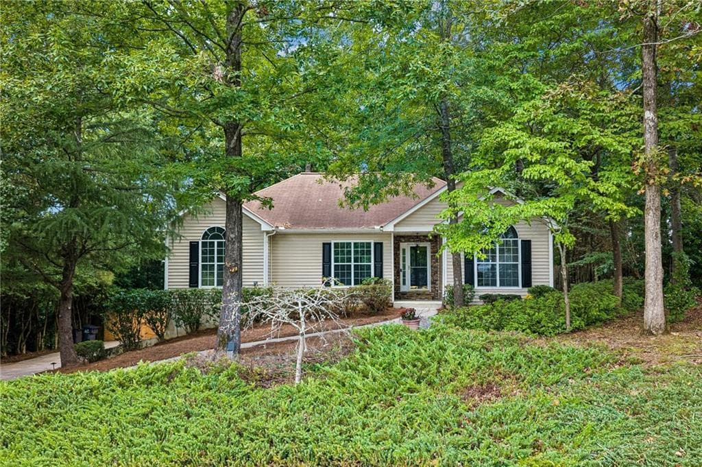 3 bedroom, 2 bathroom, 1,943 sq ft single family residence for sale at 6940 Shady Oak Lane, Cumming, GA 30040 — photo 2