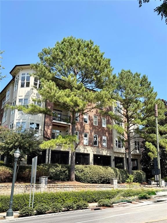 2 bedroom, 2 bathroom, 1,404 sq ft condominium for rent at 828 Highland Lane 2204, Atlanta, GA 30306 for $3,400 a month — photo 2