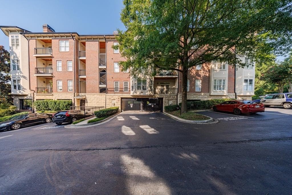2 bedroom, 2 bathroom, 1,404 sq ft condominium for rent at 828 Highland Lane 2204, Atlanta, GA 30306 for $3,400 a month — photo 4