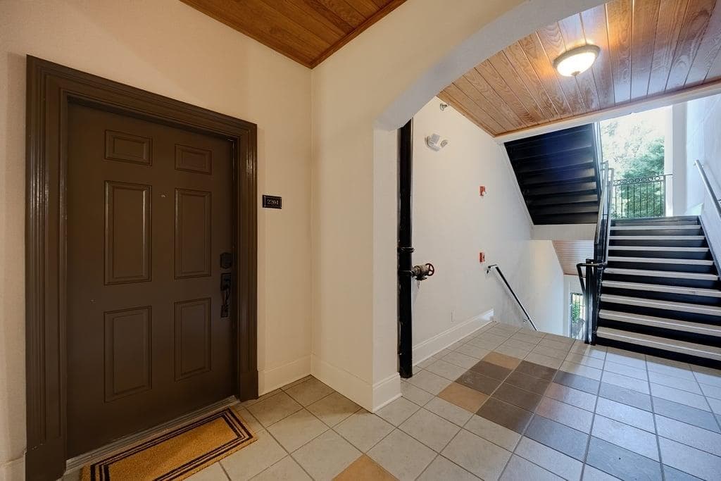 2 bedroom, 2 bathroom, 1,404 sq ft condominium for rent at 828 Highland Lane 2204, Atlanta, GA 30306 for $3,400 a month — photo 6