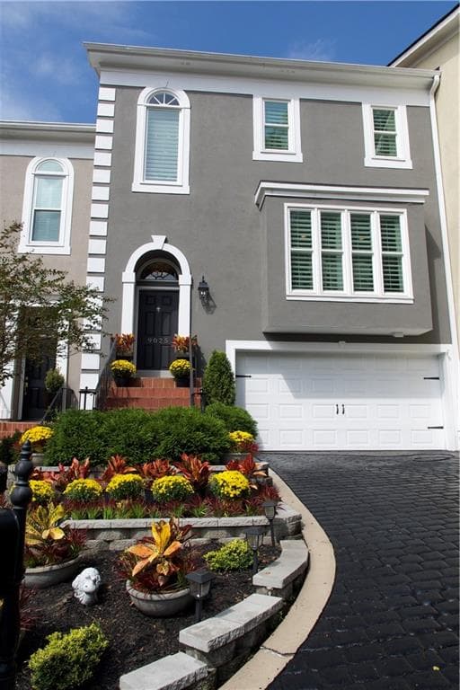 3 bedroom, 4 bathroom, 2,402 sq ft townhouse for sale at 9025 Niblic Drive, Alpharetta, GA 30022 — photo 1 of 51