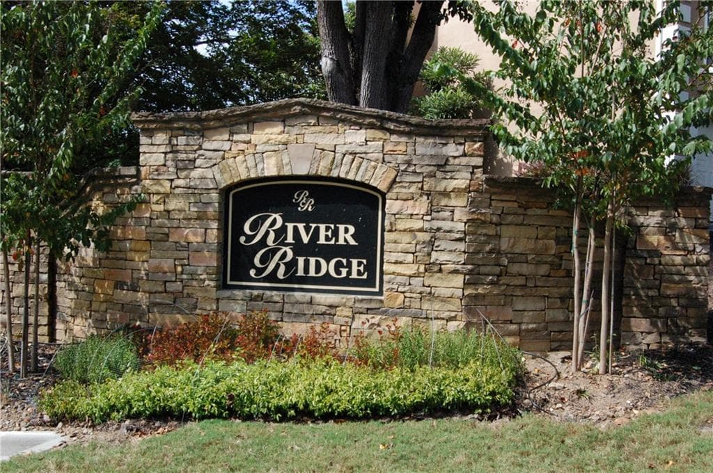 3 bedroom, 4 bathroom, 2,402 sq ft townhouse for sale at 9025 Niblic Drive, Alpharetta, GA 30022 — photo 2