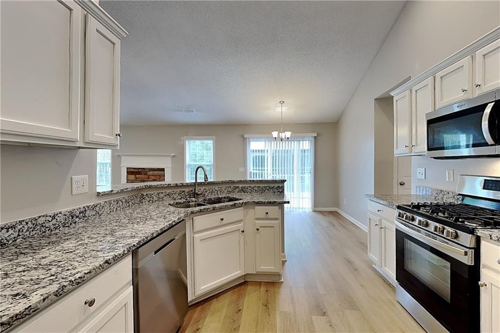 3 bedroom, 2 bathroom, 1,914 sq ft single family residence for rent at 786 Beranda Circle, Douglasville, GA 30134 for $2,095 a month — photo 4