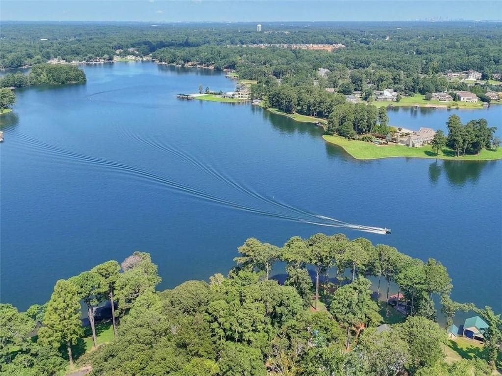 6 bedroom, 5 bathroom, 6,419 sq ft single family residence for sale at 2033 Pine Forest Trail, Jonesboro, GA 30236 — photo 6
