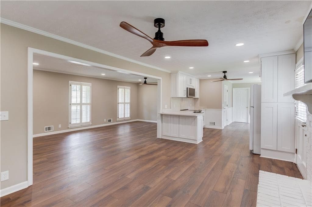 4 bedroom, 3 bathroom, 3,292 sq ft single family residence for rent at 4461 S Roberts Drive, Sugar Hill, GA 30518 for $3,000 a month — photo 3