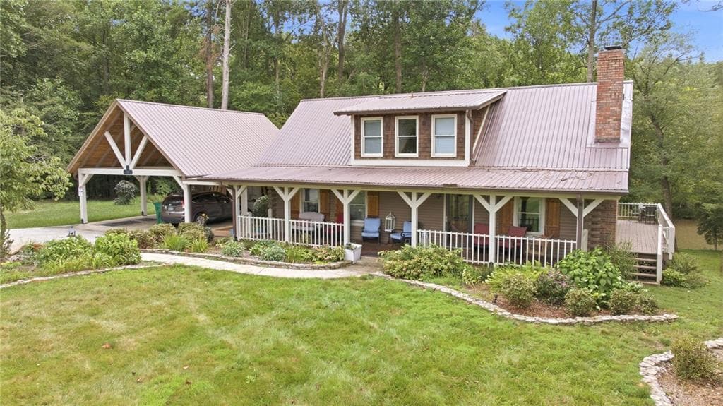 3 bedroom, 2 bathroom, 2,511 sq ft single family residence for sale at 938 Waters Street, Clarkesville, GA 30523