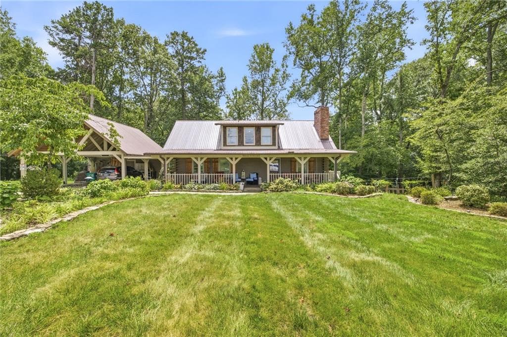 3 bedroom, 2 bathroom, 2,511 sq ft single family residence for sale at 938 Waters Street, Clarkesville, GA 30523 — photo 3
