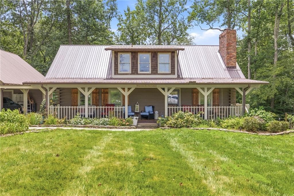 3 bedroom, 2 bathroom, 2,511 sq ft single family residence for sale at 938 Waters Street, Clarkesville, GA 30523 — photo 4