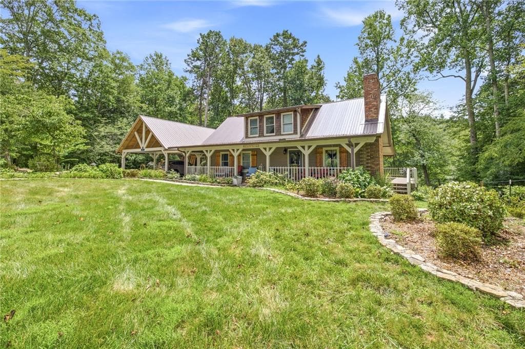 3 bedroom, 2 bathroom, 2,511 sq ft single family residence for sale at 938 Waters Street, Clarkesville, GA 30523 — photo 5